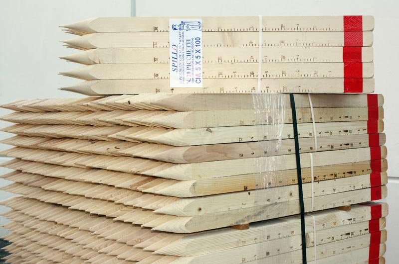 Picchetti in legno per edilizia e geometri